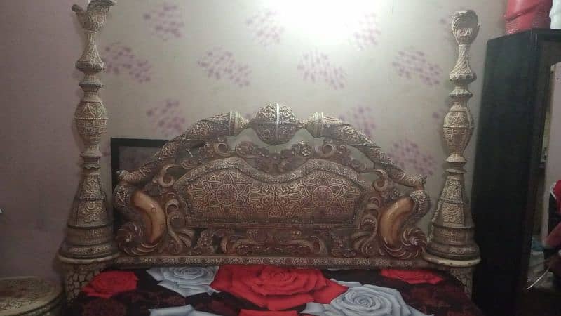 Bed, Almarih & Devider for sell 1