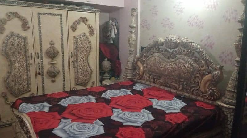 Bed, Almarih & Devider for sell 3