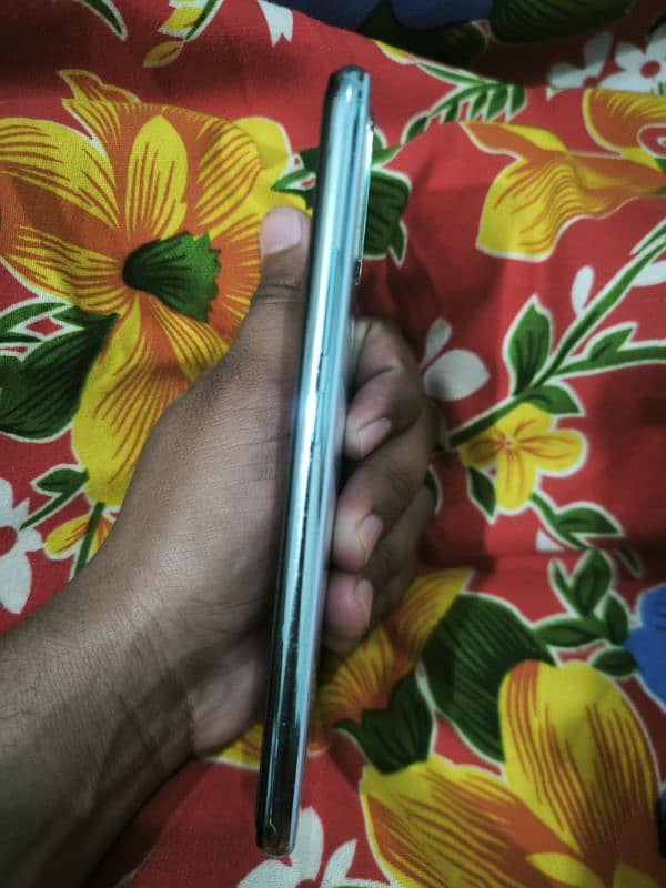 vivo s1 4/128 mobile ar dabba available hai ar 10/9 condition hai 2