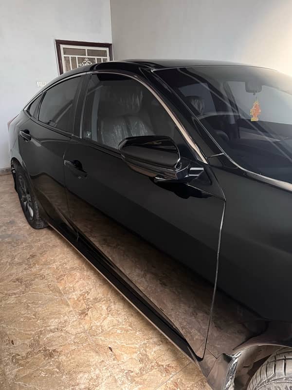 Honda Civic 2021 Black UG Top of the Line 8500 km  Driven Like New 13