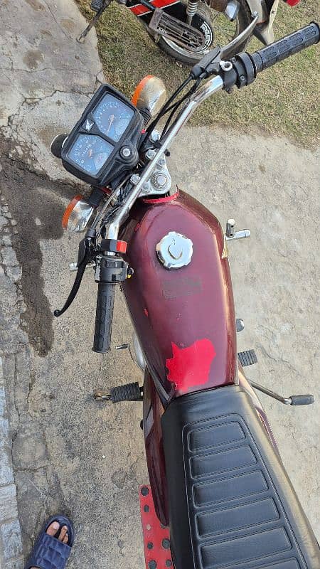 Honda CG 125 2020/2021 red new genuine condition 2