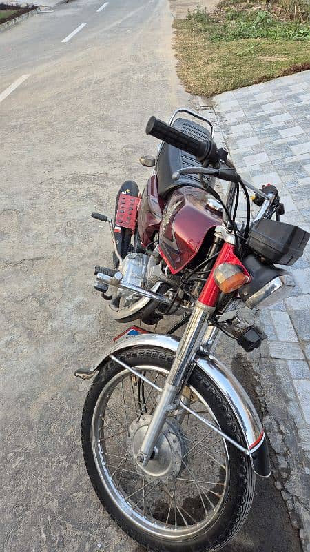 Honda CG 125 2020/2021 red new genuine condition 3