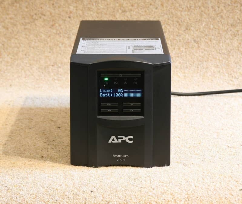 APC Back-UPS, 650VA, Tower, 230V, 4 IEC C13 Outlets , User Replaceable 3