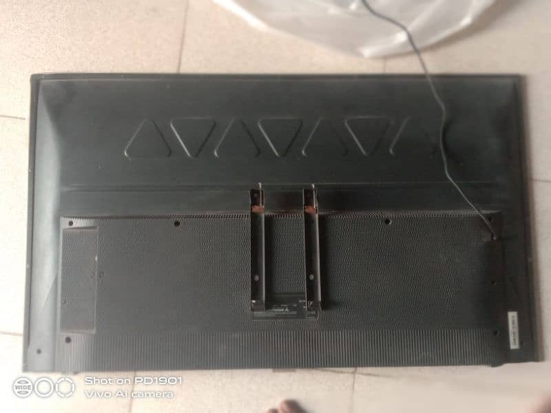 TCL 43 ORIGINAL PANEL DAMAGE 5