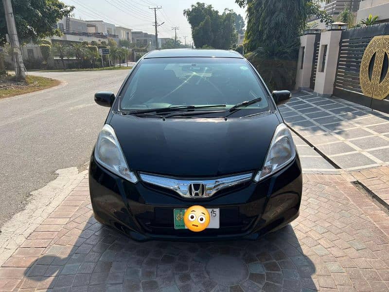 Honda Fit hybrid 11 /15, total genuine, like brand new car 2