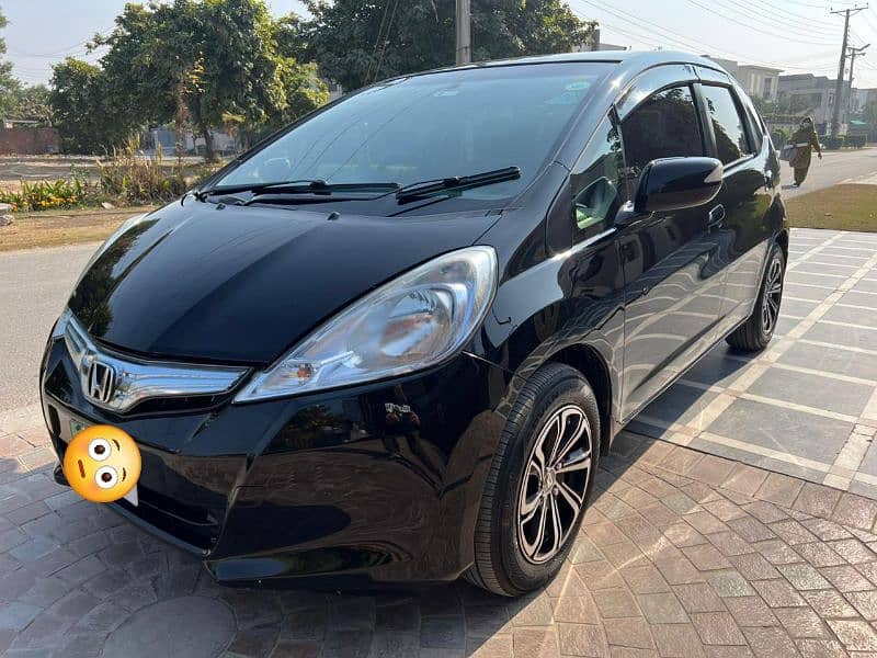 Honda Fit hybrid 11 /15, total genuine, like brand new car 0