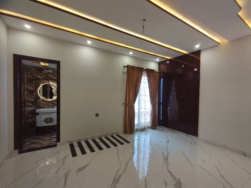 5 MARLA ELEGANT HOUSE FOR RENT IN THE HEART OF BAHRIA TOWM 2