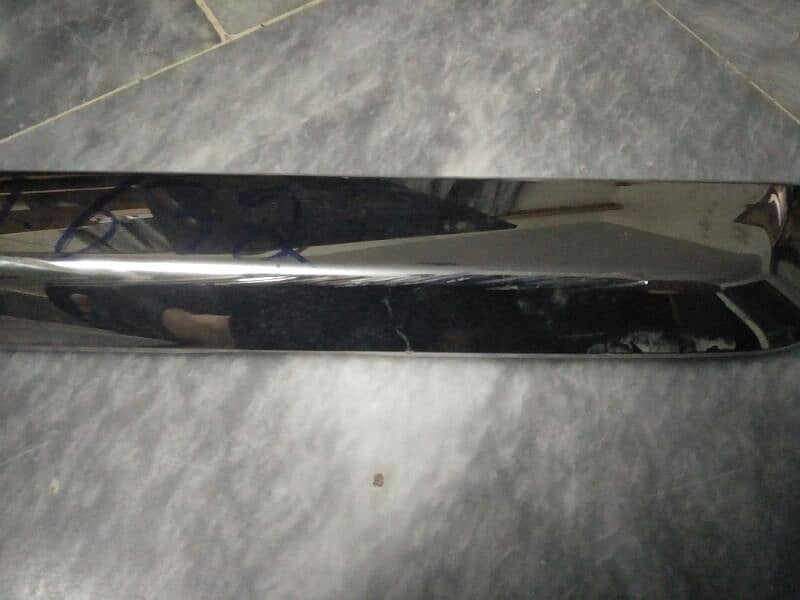 Honda brv left side back door chrome 1