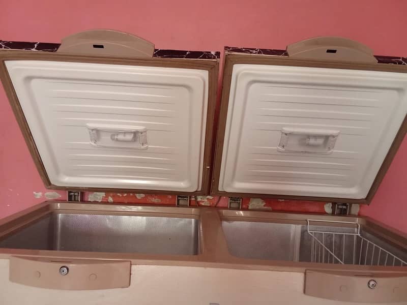 horizontal refrigerator and freezer 2