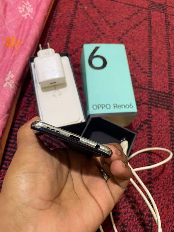 Oppo Reno 6 (8 128) 4