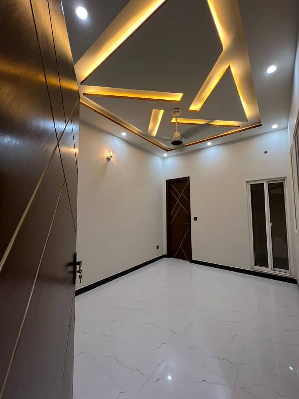 5 MARLA UPPER PORTION FOR RENT NEAR PIA MAIN BOULEVARD. ORIGINAL PICS. ALL FACILITIES AVAILABLE. 1