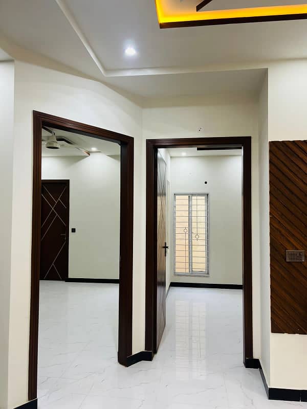 5 MARLA UPPER PORTION FOR RENT NEAR PIA MAIN BOULEVARD. ORIGINAL PICS. ALL FACILITIES AVAILABLE. 9