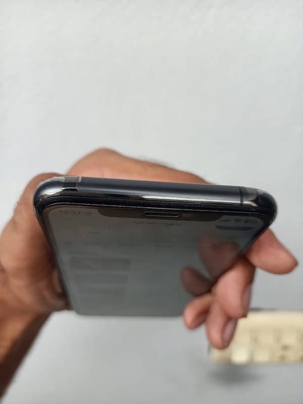 Iphone 11 pro PTA Approved 4