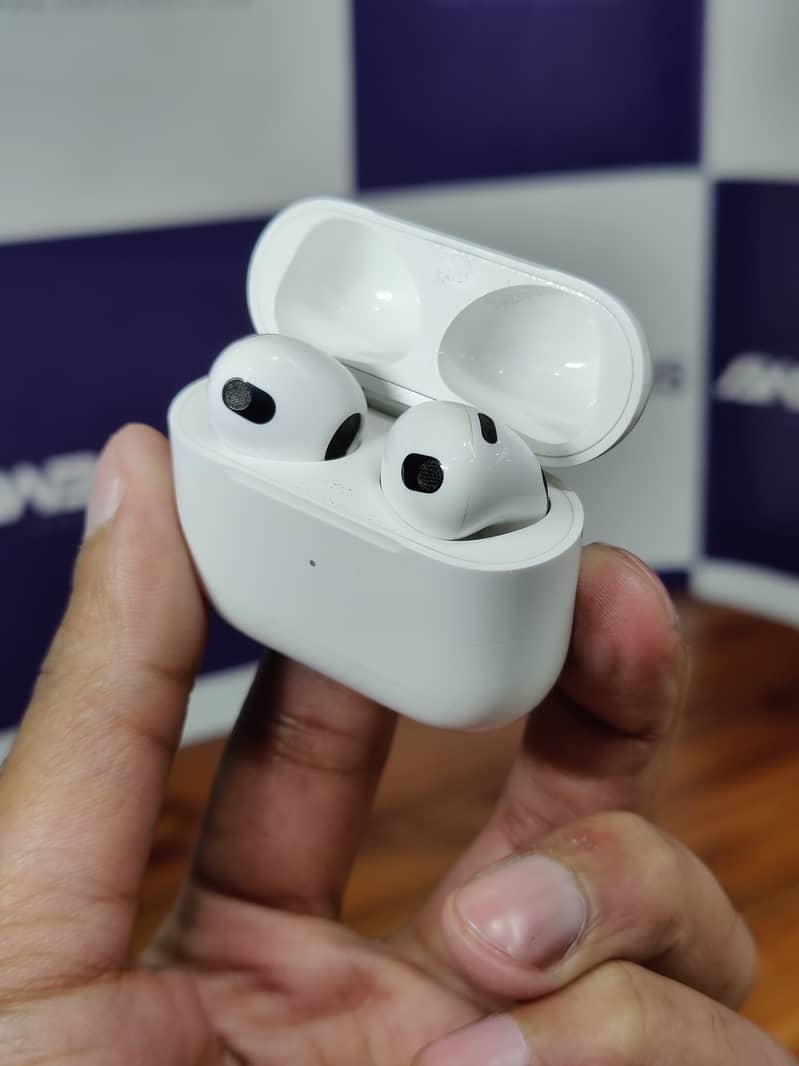 Original Airpods Gen3 Slightly Used Personally 1