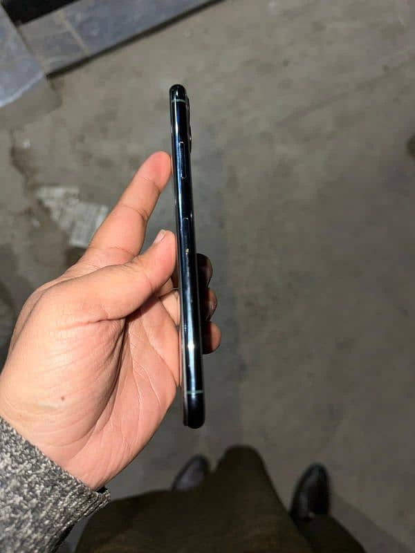 I phone 11 pro max non PTA display damage 0