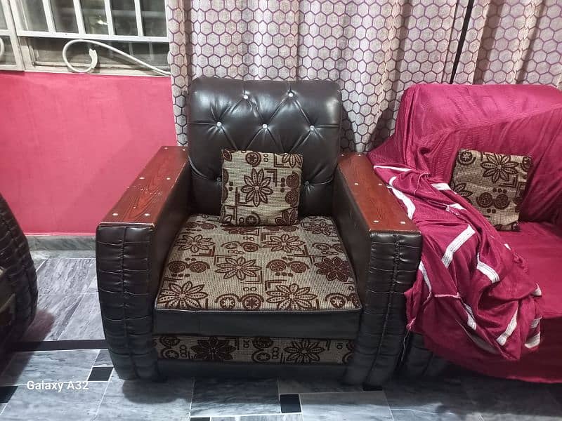 5 seater sofa for sale 0