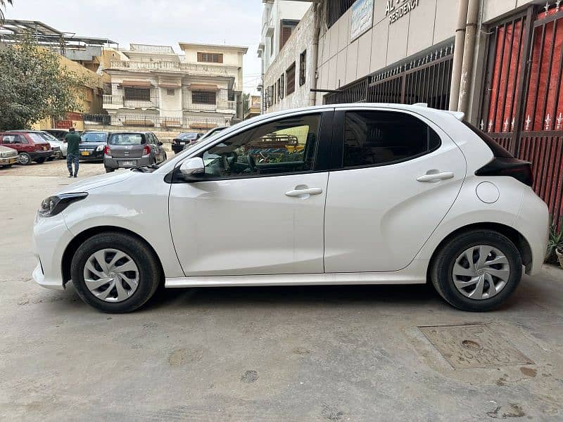 Toyota Yaris 2022 X Package with push start 2