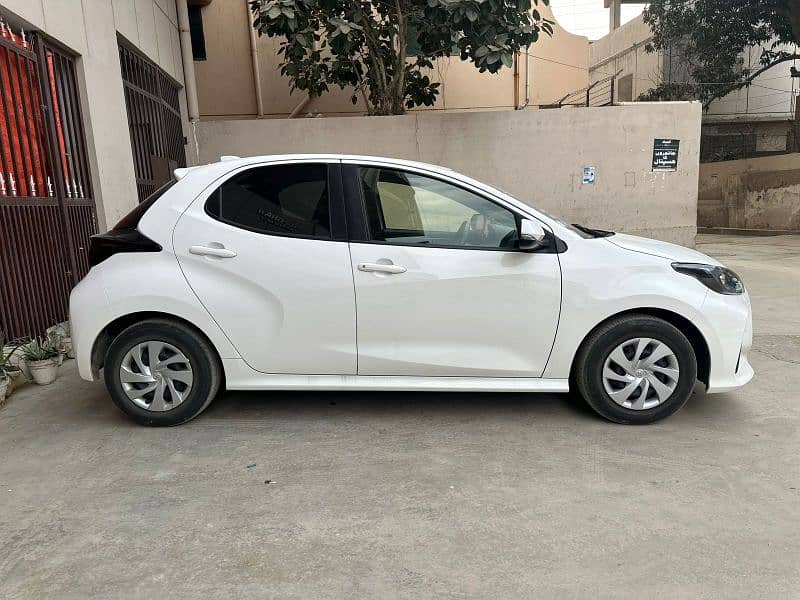 Toyota Yaris 2022 X Package with push start 5