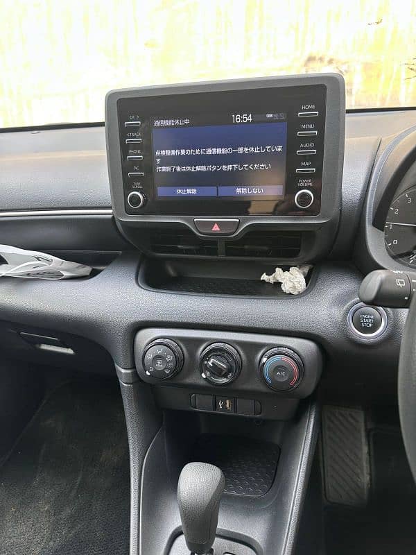 Toyota Yaris 2022 X Package with push start 9