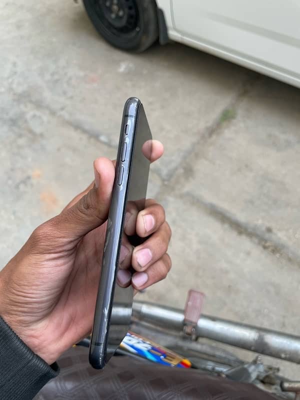 Iphone 11 64gb  3 days Use Only 2