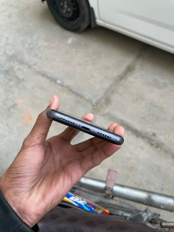 Iphone 11 64gb  3 days Use Only 4