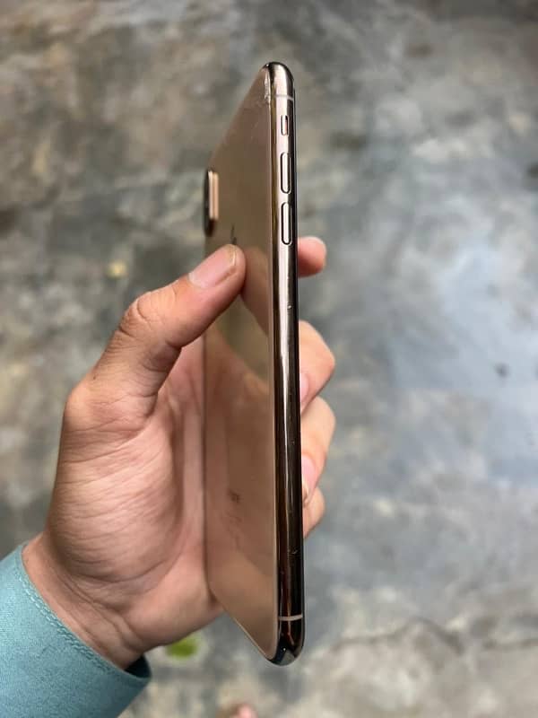 xs max 4