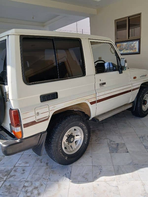 Toyota Land Cruiser 1991 6