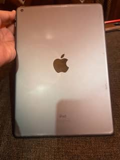 IPad 8 Gen 32 Gb with Box Just panel ma line ha Use krne ma Oky ha