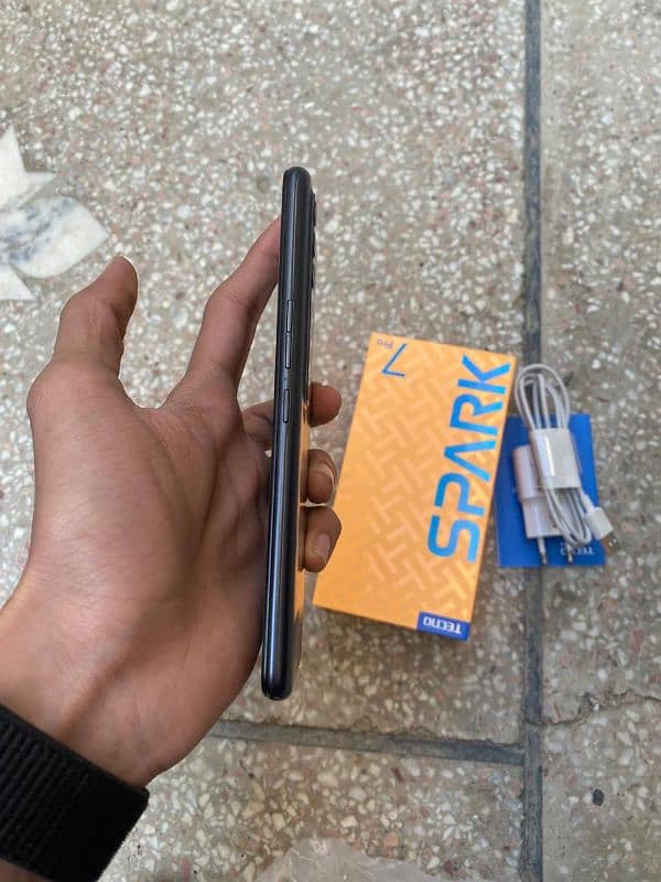 TECNO SPARK 7 pro 4/64 WITH BOX charger 4