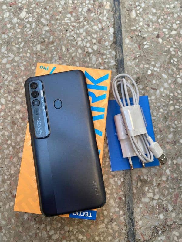 TECNO SPARK 7 pro 4/64 WITH BOX charger 5