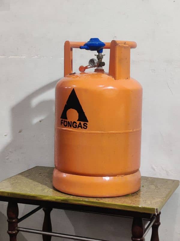 new cylender  not used with 2kg gas with regulator brand new 0