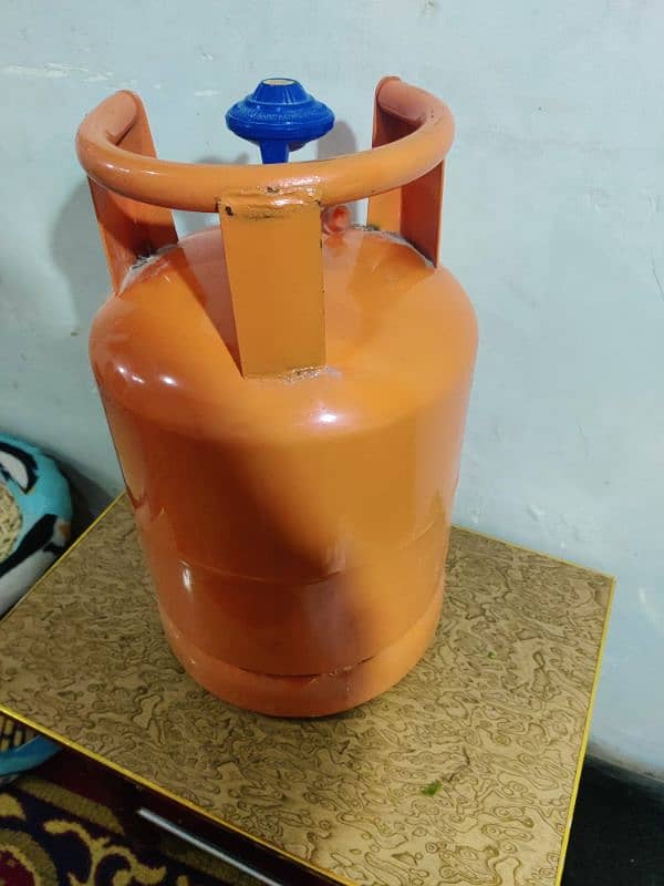 new cylender  not used with 2kg gas with regulator brand new 2