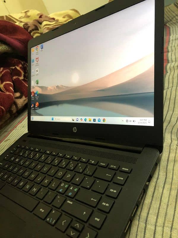 HP Laptop 8th gen core i3 4k display brand new 1