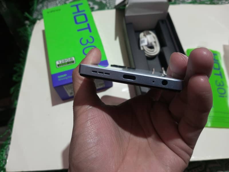 Infinix Hot 30i 8+8/128 In Warranty 4