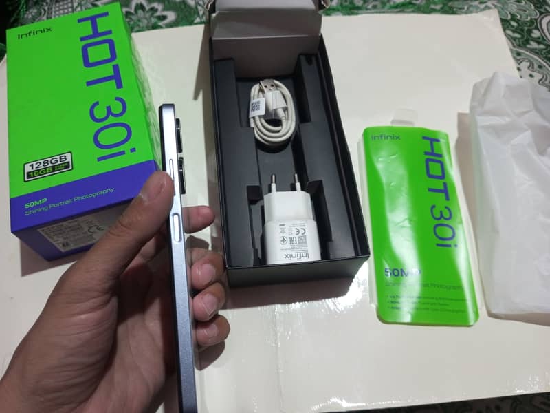 Infinix Hot 30i 8+8/128 In Warranty 5