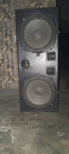 2 woofer 10 inch and 2 tweeters or 1 kit amplifier All comple set