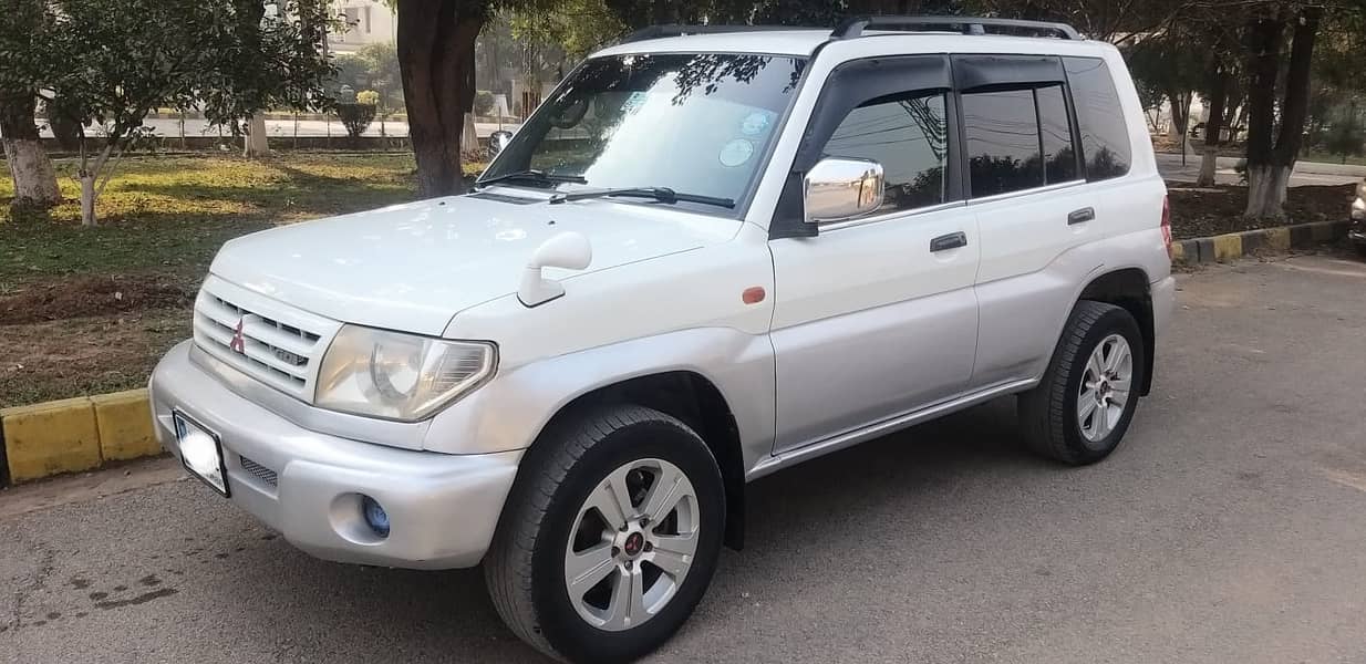 Mitsubishi Pajero IO 0