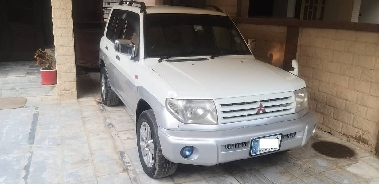 Mitsubishi Pajero IO 3