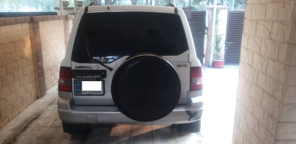 Mitsubishi Pajero IO 5