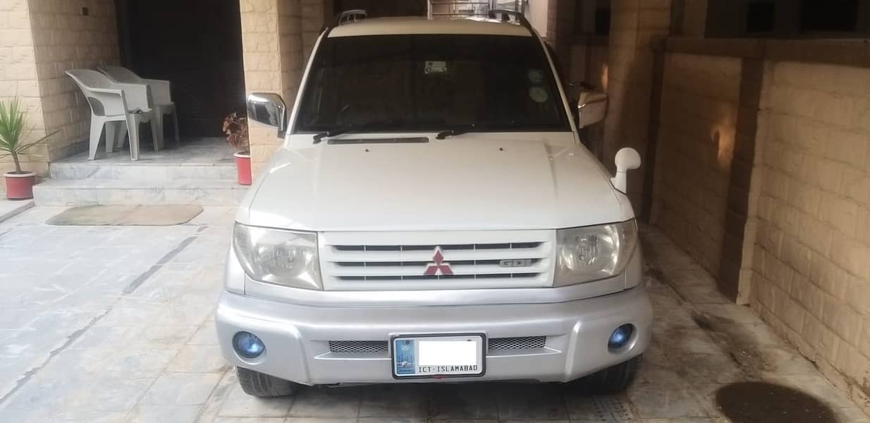 Mitsubishi Pajero IO 17