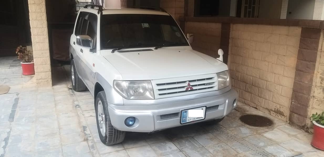 Mitsubishi Pajero IO 18