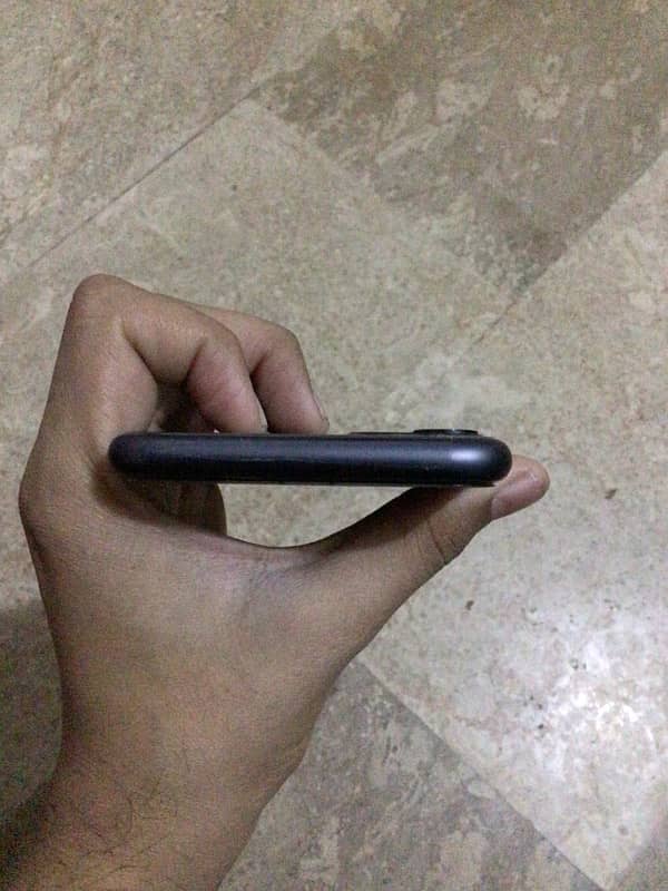 iPhone 11 64GB 7