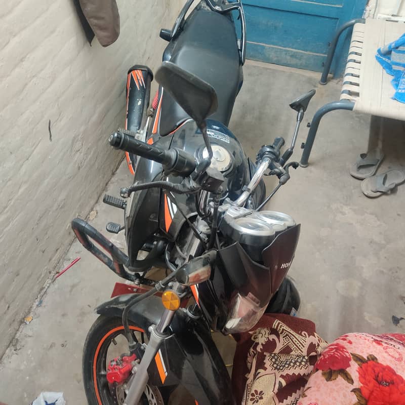 Honda 150 CBF lush condition 3