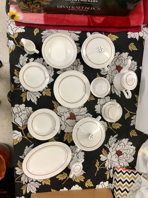 Brand New 61-Piece Dinner Set for 8 People Unused 2