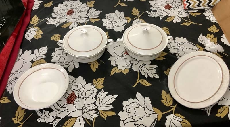 Brand New 61-Piece Dinner Set for 8 People Unused 5