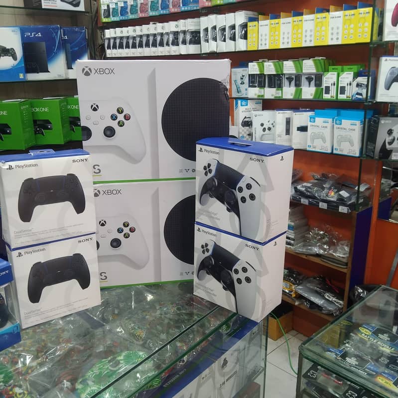 Xbox series original controller all colour available. . Stock Available 17