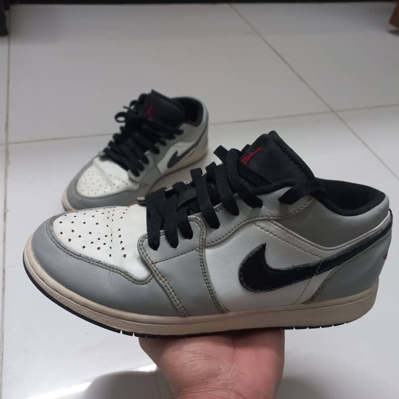 Jordan 1 - Low Light Smoke Grey 553558-030 1