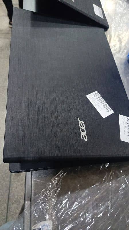 acer Tmp257m i3 5th gen 15.6 nmpad 4gb 500gb chargr quantity available 1