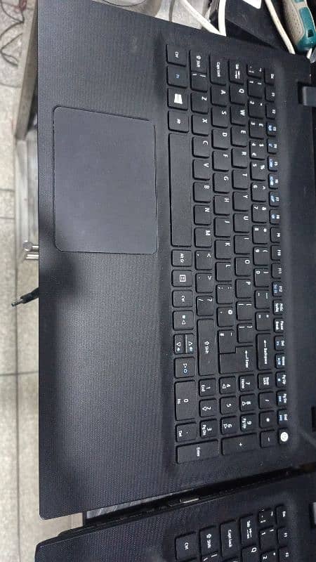 acer Tmp257m i3 5th gen 15.6 nmpad 4gb 500gb chargr quantity available 3