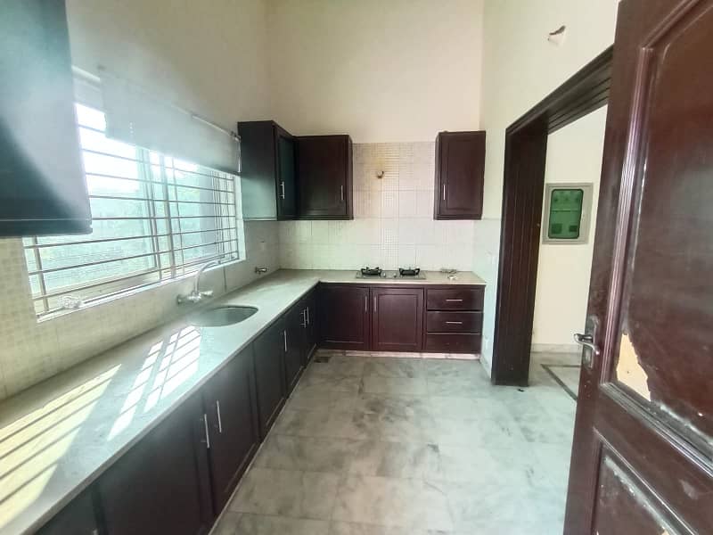 Slightly Used One Kanal Upper Portion Available In Hbfc Housing Society 12